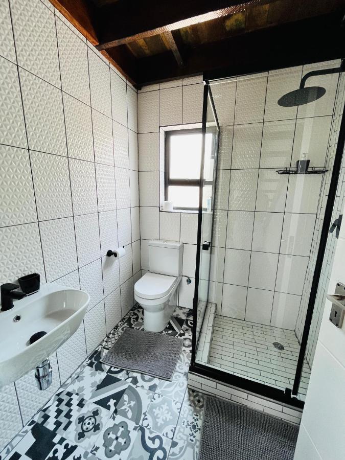 Kates Nest Guesthouse Oshakati Extérieur photo