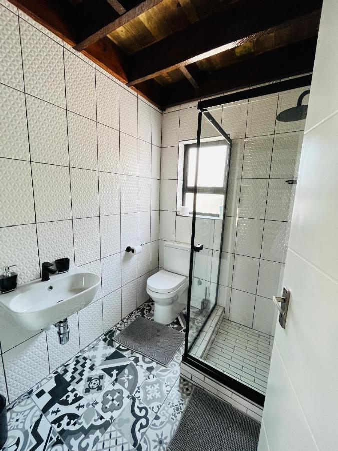 Kates Nest Guesthouse Oshakati Extérieur photo