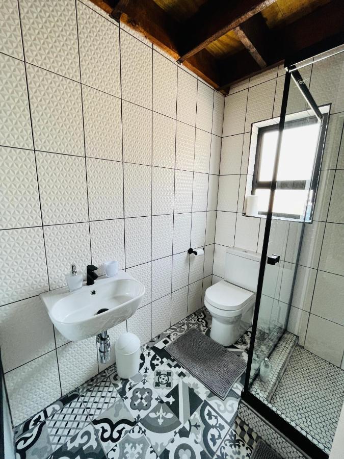 Kates Nest Guesthouse Oshakati Extérieur photo